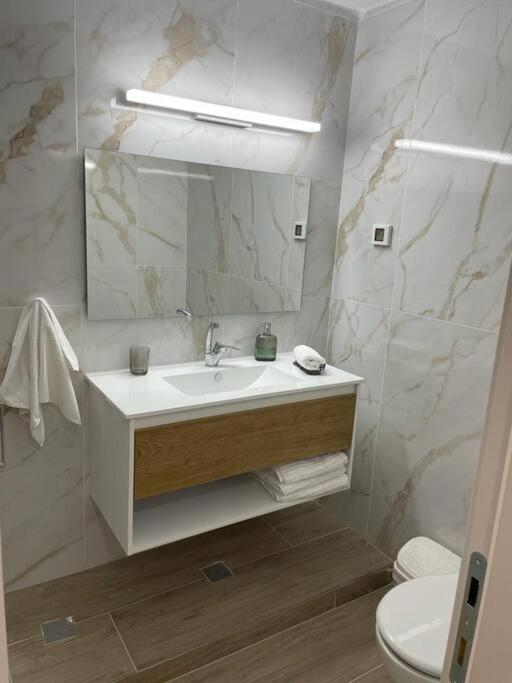 Dc - 2 Bedrooms Near The Apartment *
