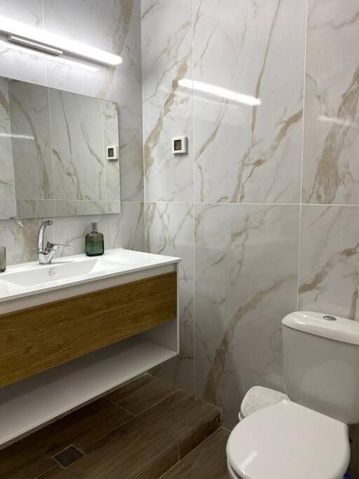Dc - 2 Bedrooms Near The *